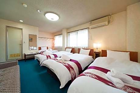 Quadruple Room with Private Bathroom