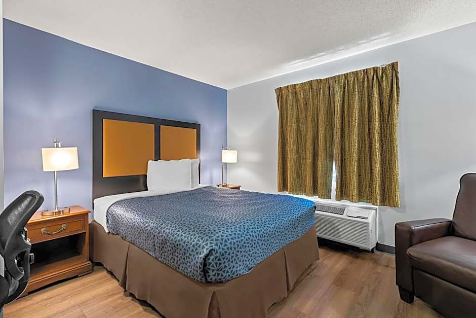 Photo 1 of 16 of Efficiency 1 Queen Bed, Accessible