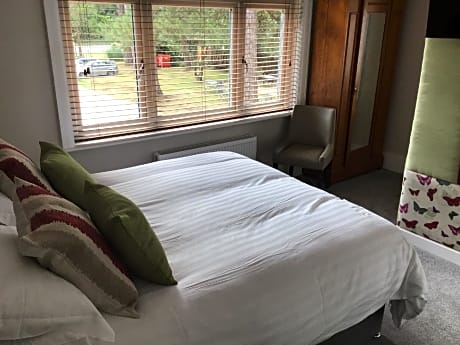 Double Or Twin-Ensuite with Shower