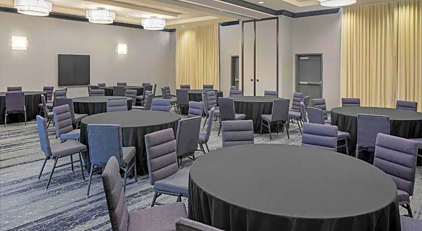Courtyard by Marriott Long Beach Airport