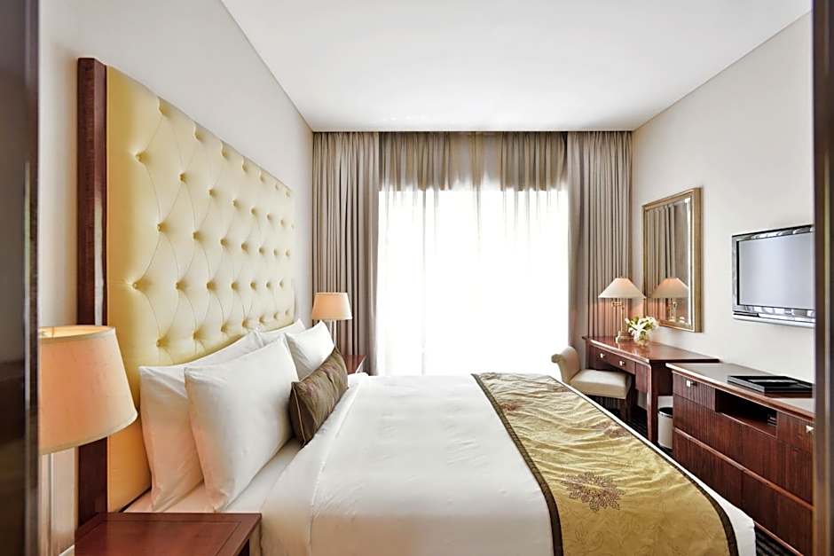Photo 1 of 6 of Executive Junior 1 Bedroom 1 King Bed Suite, Balcony