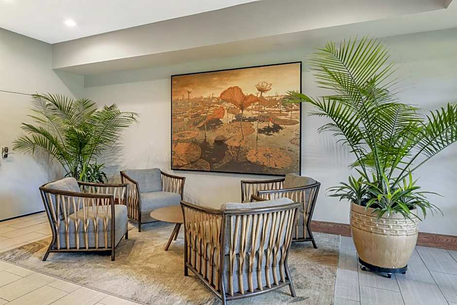 Best Western Plus Plaza By The Green