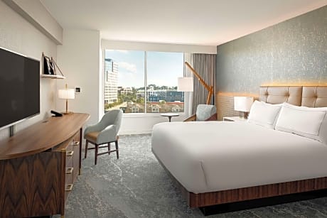 1 King California Suite Non-Smoking