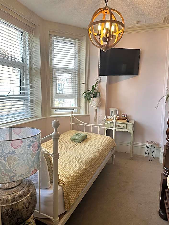 The Boho - 4 min walk to beach & town