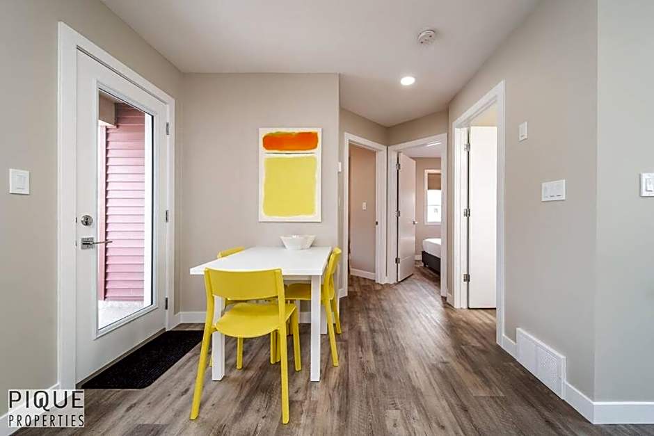 NEW, Euro-Style Suite, Whyte Avenue, AC, Netflix, Sleeps 6!