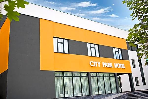 City Park Hotel by CHM