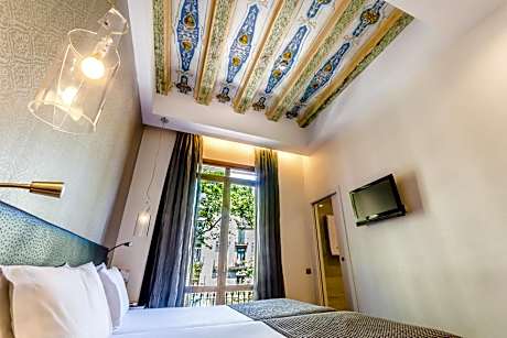 Double or Twin Room with Las Ramblas View