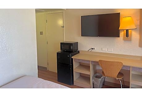 1 QUEEN BED | MODERN, ADA ACCESSIBLE, NSMK