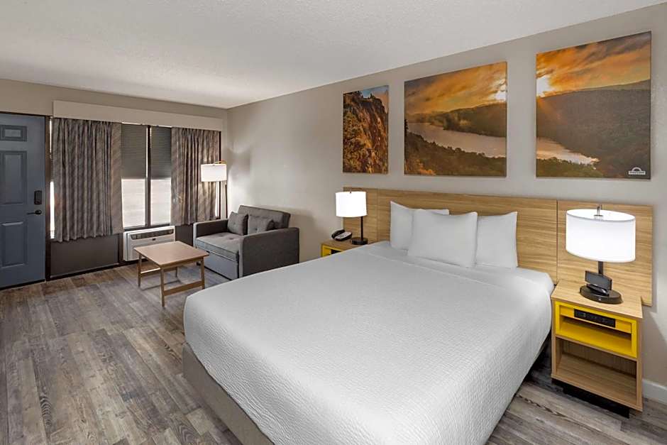 Days Inn by Wyndham Branson Ozarks