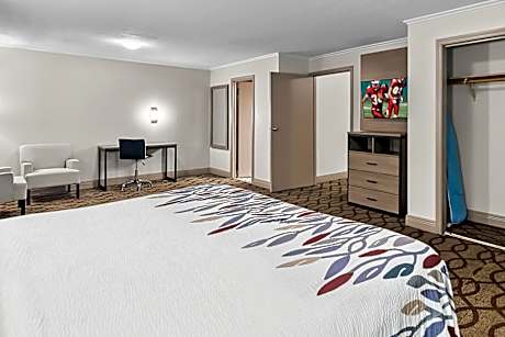 Two Room Suite King with Jetted Tub Non-Smoking