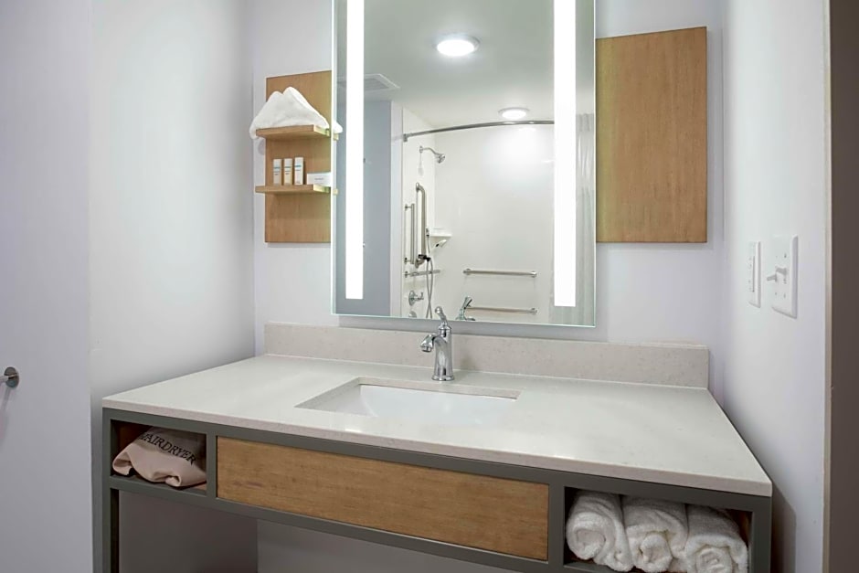 Hilton Garden Inn Omaha Aksarben Village