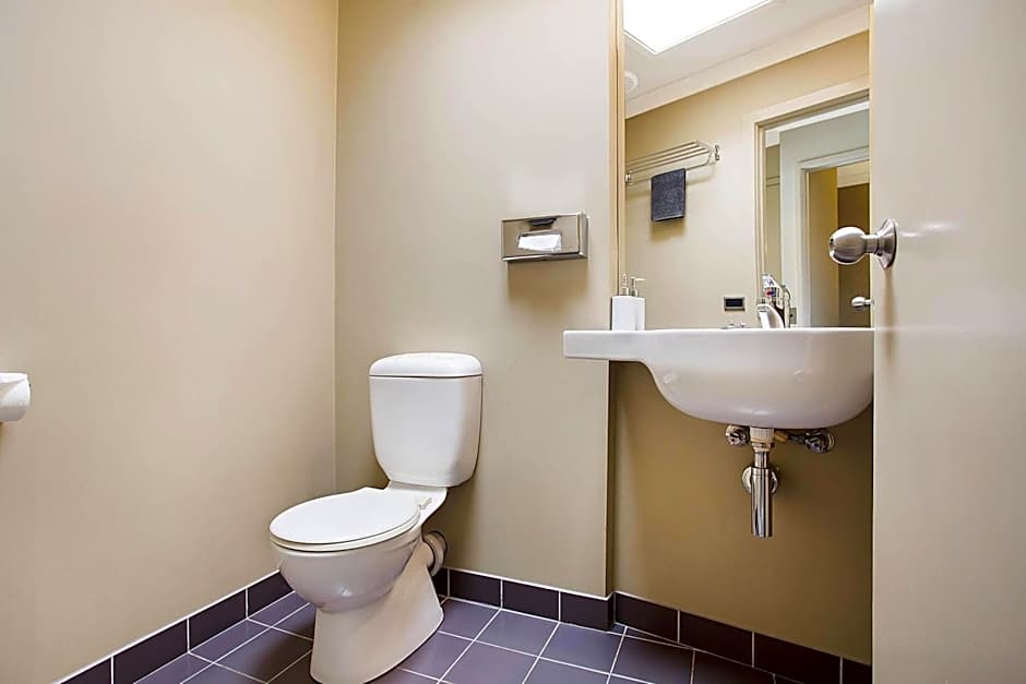 Comfort Inn On Raglan