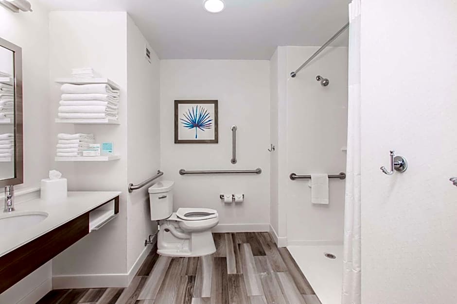 Hampton Inn By Hilton & Suites Panama City Beach-Beachfront