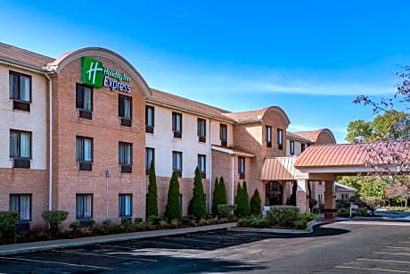 Holiday Inn Express Hotel & Suites Canton By IHG