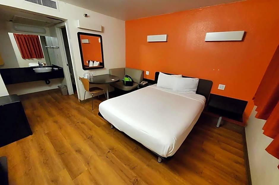 Super 8 by Wyndham Petaluma