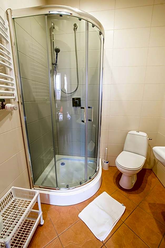 Dwór Skalny Apartamenty, Pokoje i Restauracja Karczma Skalna