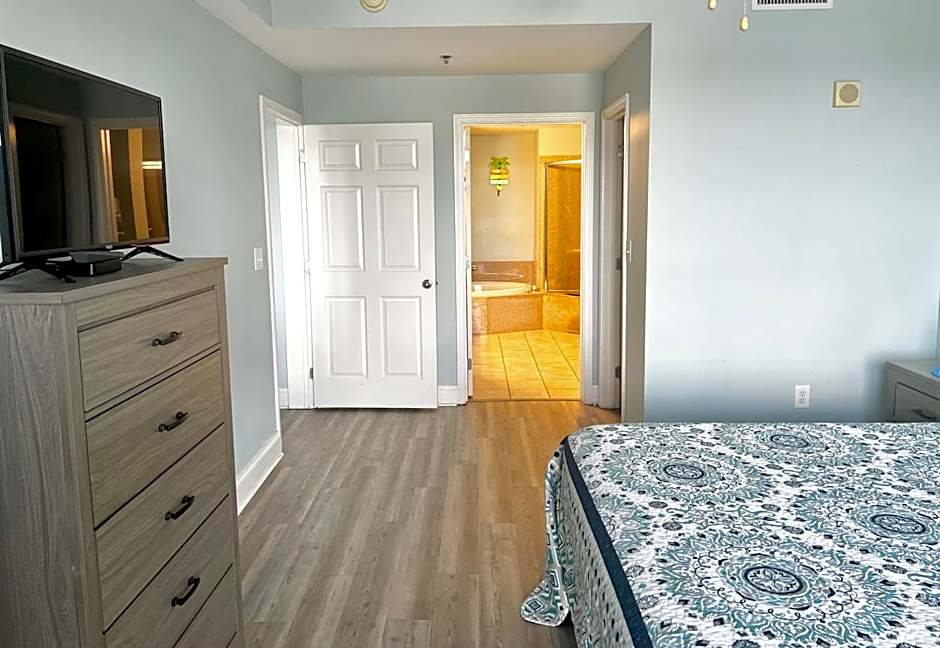 LAKETOWN 5 POOLs STEPS TO BEACH FAMILY FRIENDLY