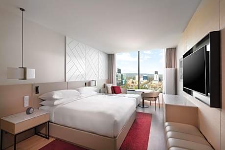 Deluxe King Room with City View