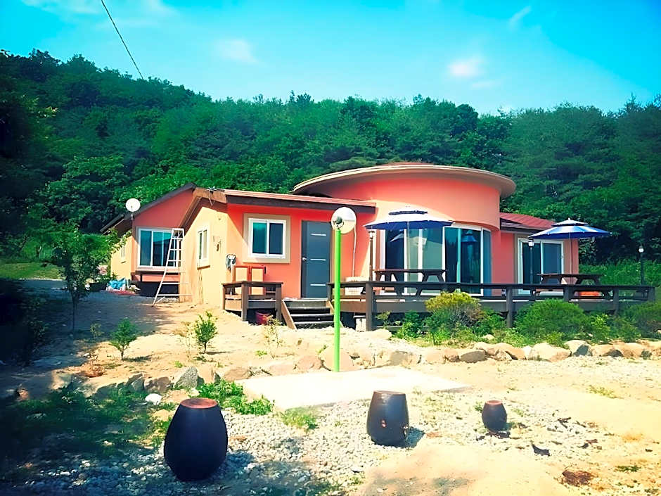 Photo 1 of 31 of Seonbichon Lake Pension