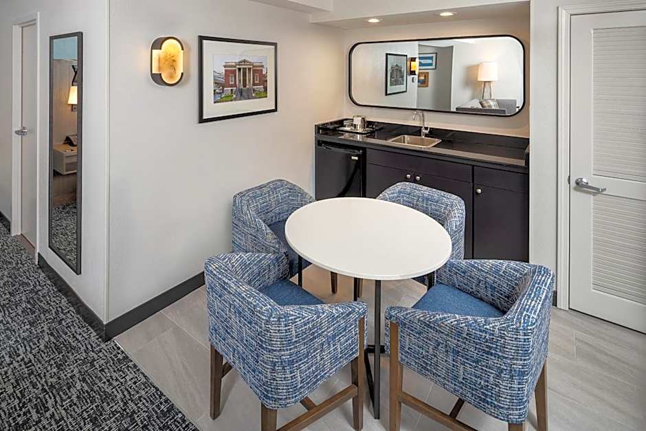 DoubleTree By Hilton Hotel Johnson City