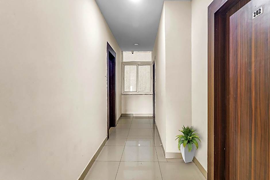 Hotel Airport Shine Inn by OYO – Hyderabad, IA