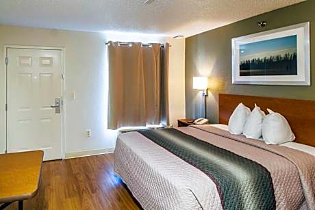 Studio Queen Room Disability Access Non-Smoking