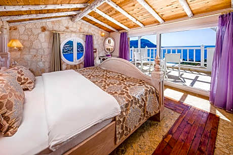 Master Suite Deluxe Room