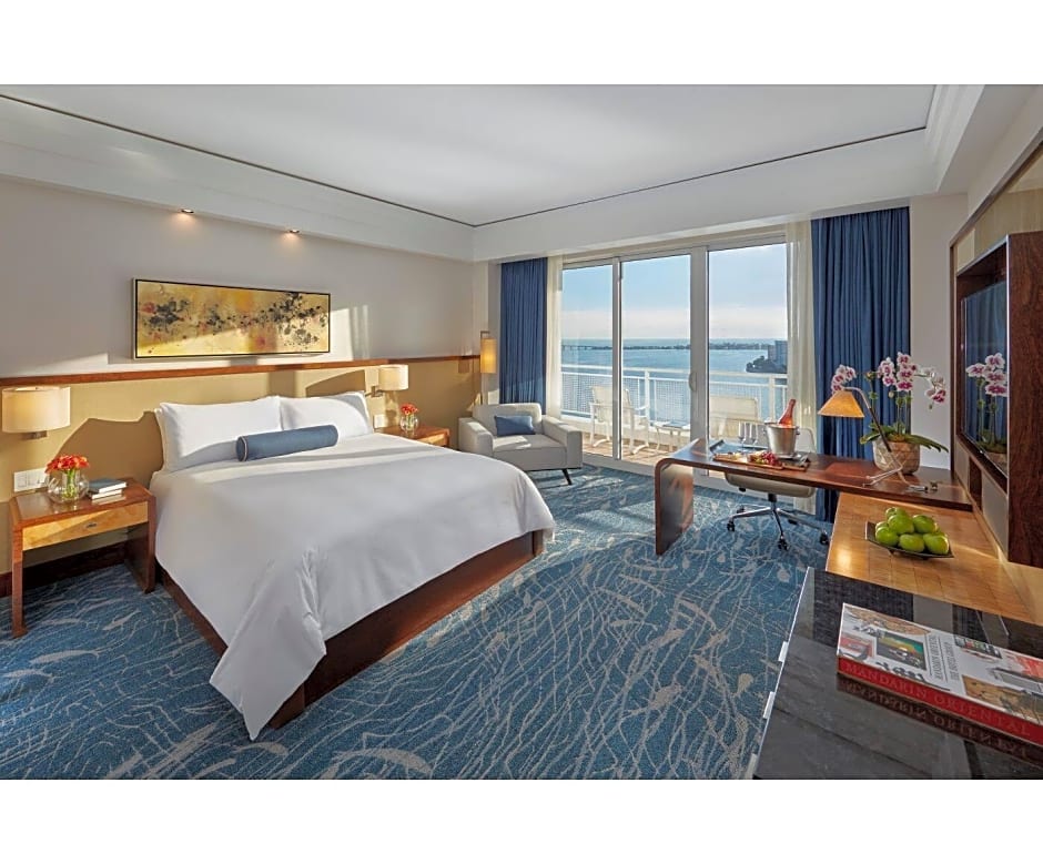 Photo 1 of 1 of Deluxe 1 King Bed, Bay View