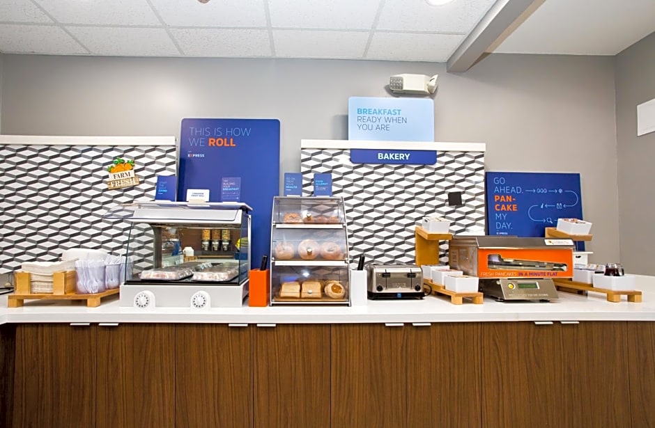 Holiday Inn Express & Suites Sacramento NE Cal Expo By IHG