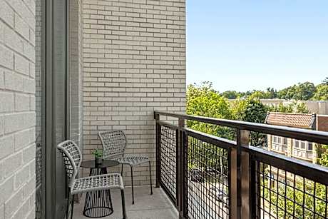 Junior Suite Balcony, Suite, 1 King, Balcony