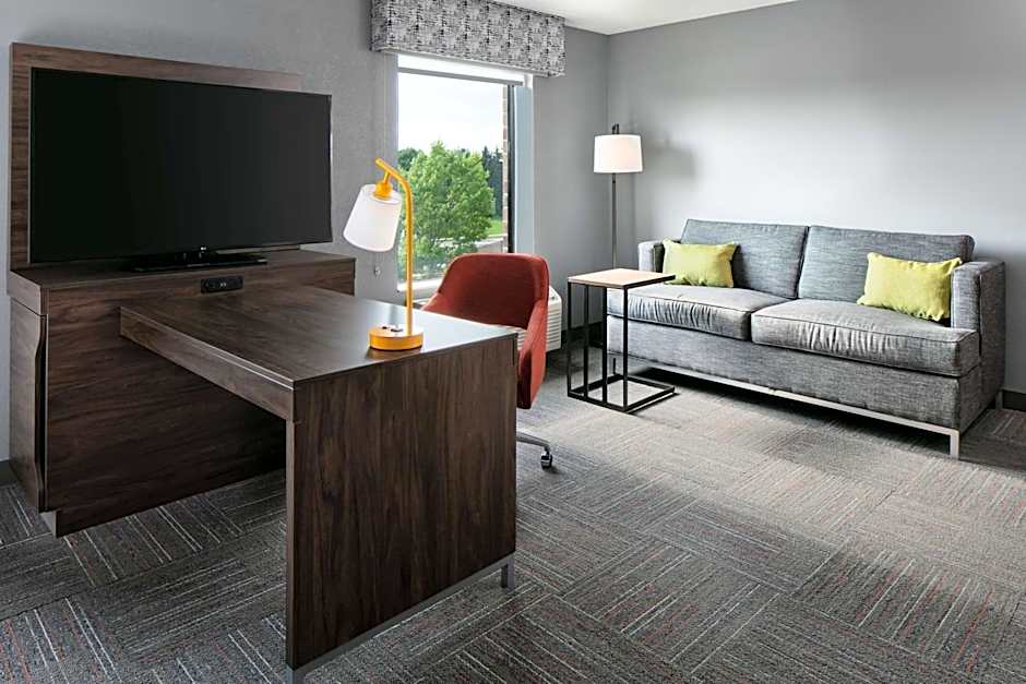 Hampton Inn By Hilton & Suites West Bend