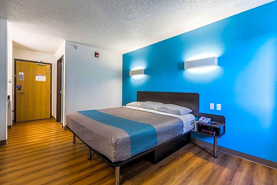 Motel 6-Indianapolis, IN - Southport