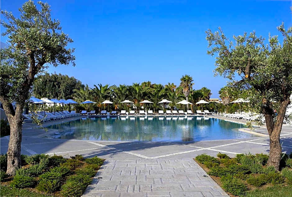Pelagos Suites Hotel & Spa