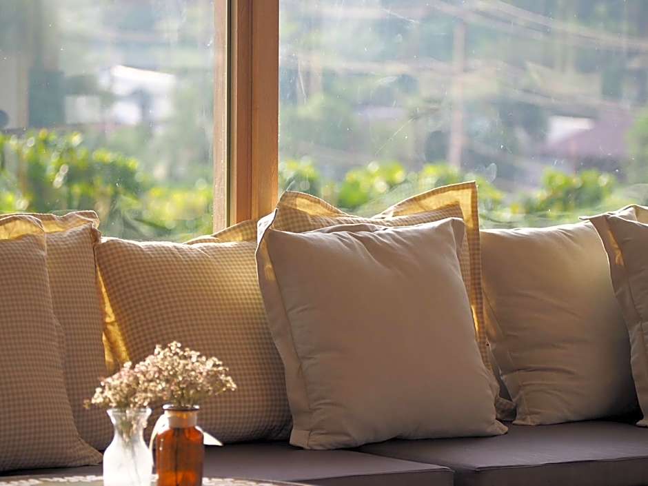 Amphawa Na Non Hotel & Spa