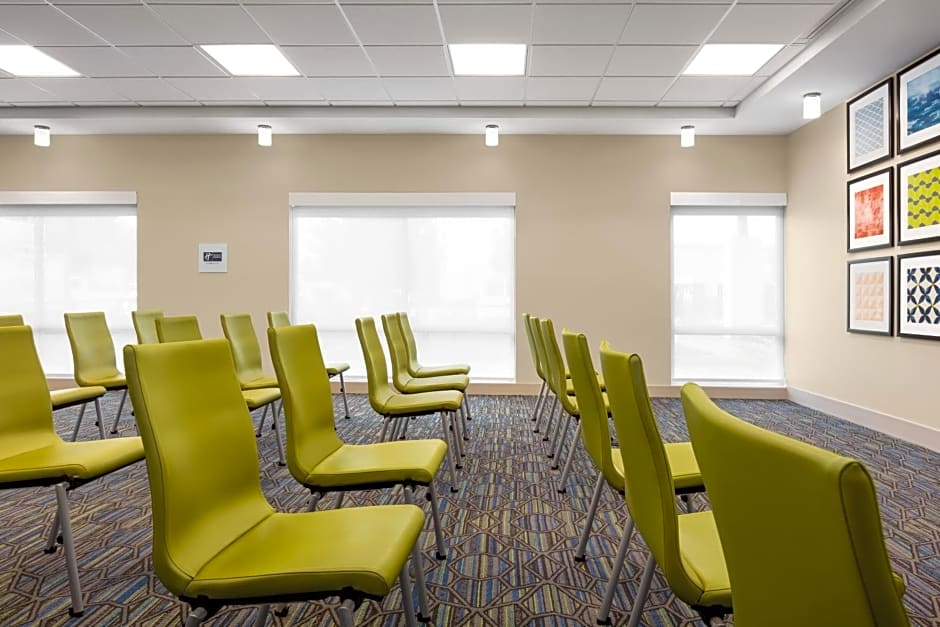 Holiday Inn Express & Suites - Ukiah By IHG