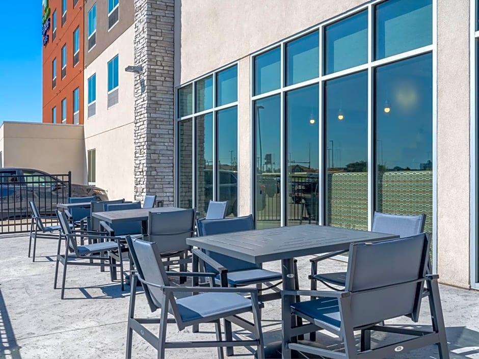 Holiday Inn Express & Suites Watertown By IHG