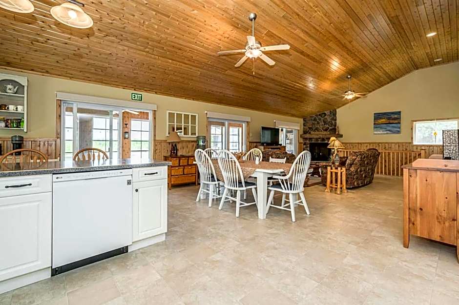 Waterfront W Sauna, Hot Tub & Boat Slip