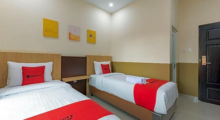 RedDoorz Plus @ La Asiana Guest house