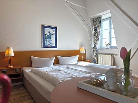 Quadruple Room with Shared Bathroom