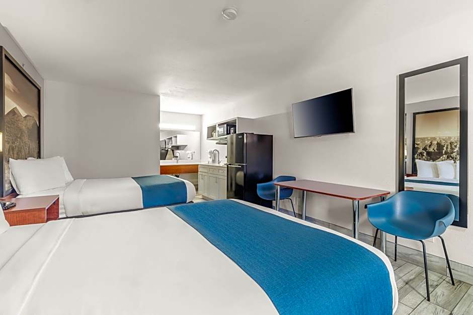 Days Inn & Suites by Wyndham Flagstaff I-40