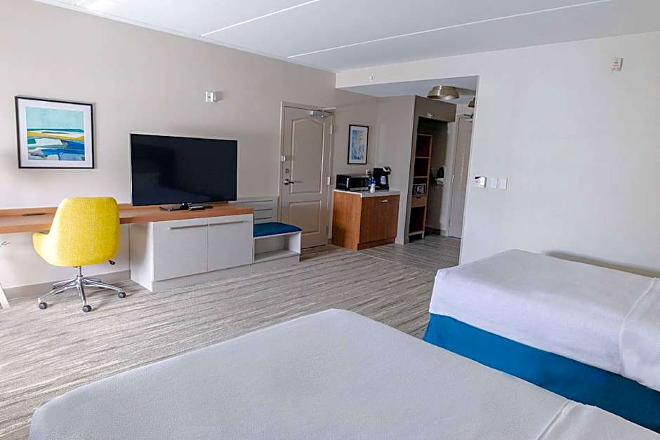 Photo 1 of 3 of 2 Queen Beds, Mobility Accessible, Bathtub