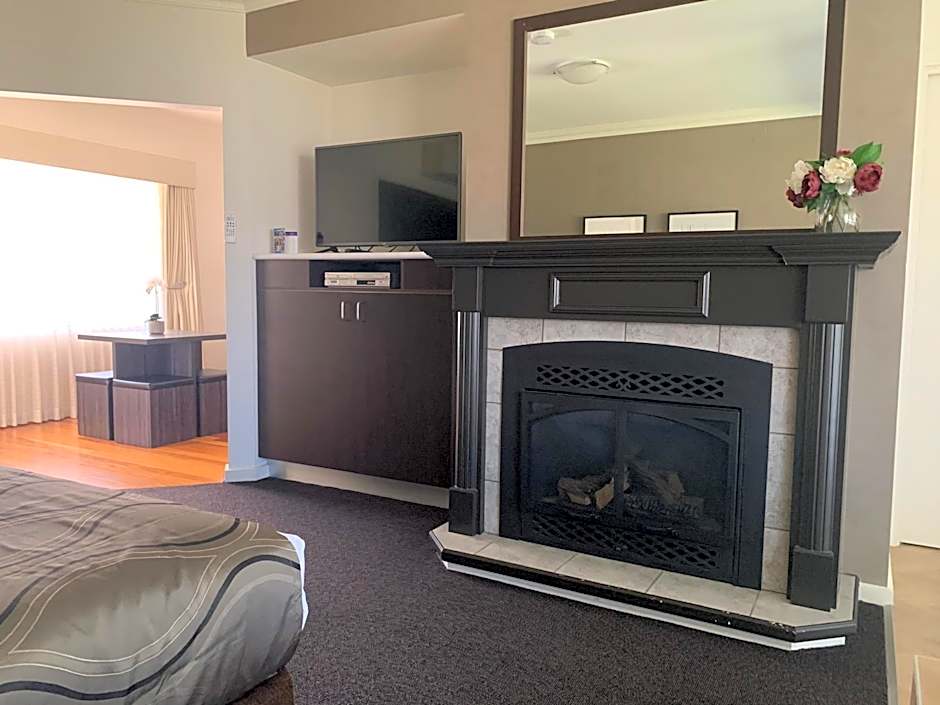 Blazing Stump Motel & Suites