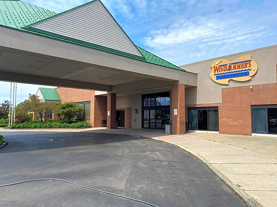 Clarion Hotel Conference Center on Lake Erie