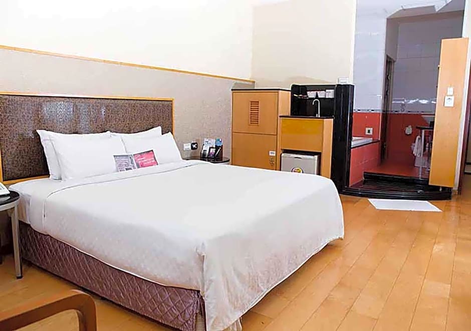 Royal Group Motel Chien Kuo Branch