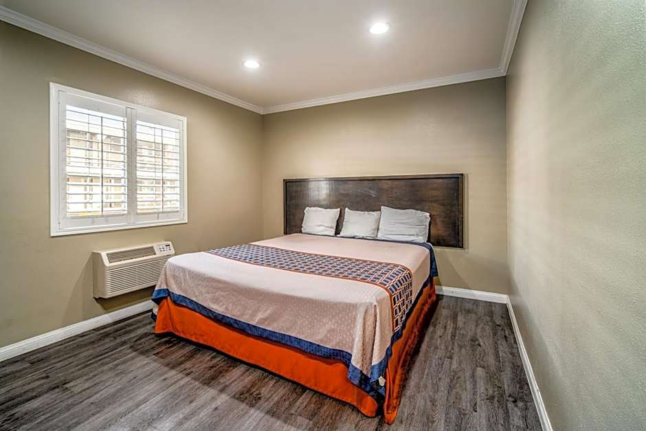 Regency Inn & Suites Downey