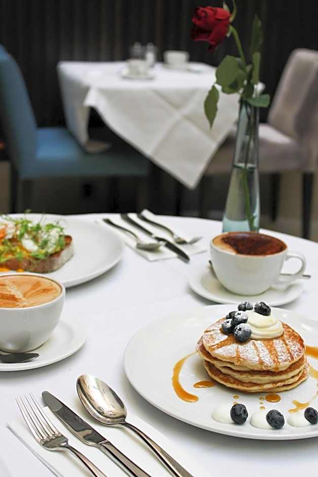 One Warwick Park Hotel