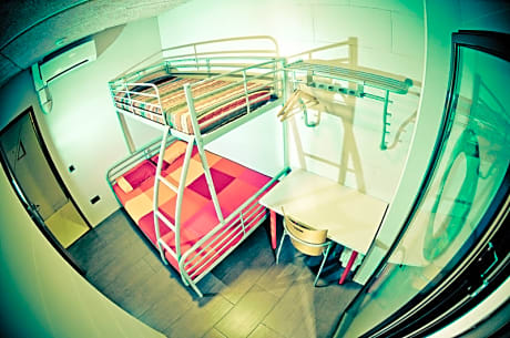 TWIN ROOM BUNK BED WITH SHARED BATHROOM