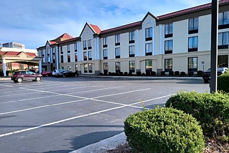 Wingate by Wyndham Greensboro-Coliseum