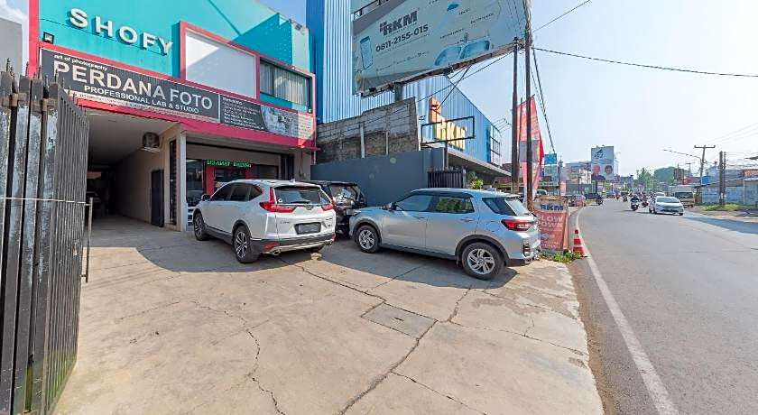 RedDoorz Syariah near Exit Toll Subang