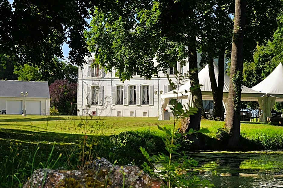 Logis Hostellerie Le Chatel Nangis